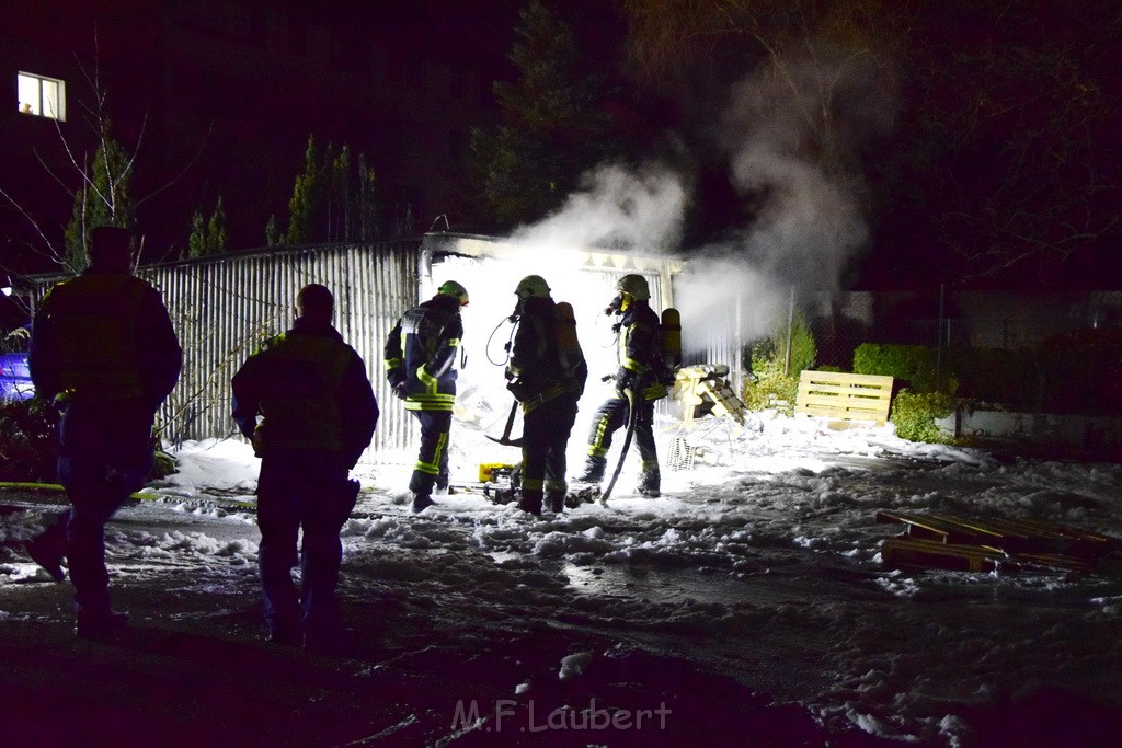 Feuer Hinterhof Garagen Koeln Hoehenberg Olpenerstr P078.JPG - Miklos Laubert